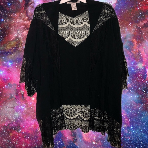 Black Lace Kimono 🖤✨ - Picture 1 of 5